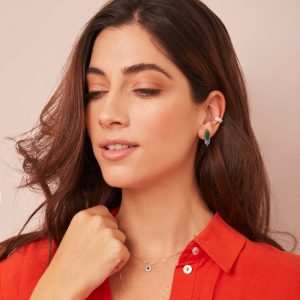 Aretes-gota-esmeralda-corazón-azul-essential-ear-cuff